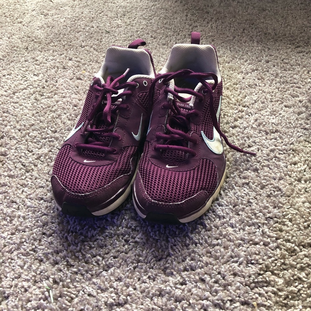 Nike tennis shoe